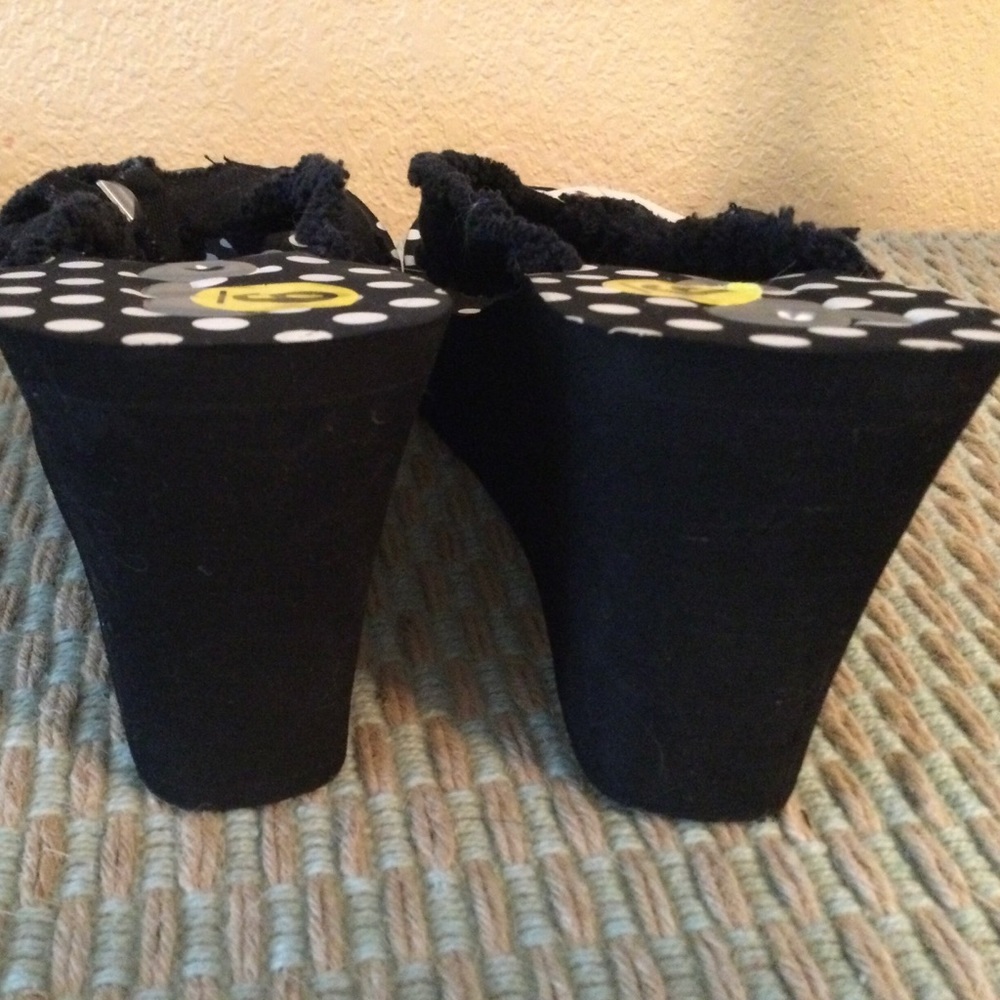 NWT Groove “Sassy” Platform Black Sandals Sz 9 - Picture 4 of 4